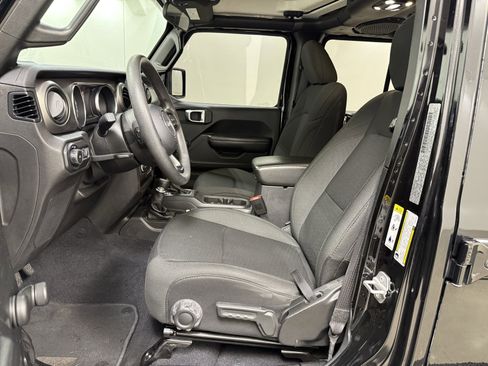 Used 2019 Jeep Wrangler Unlimited Sport image 13