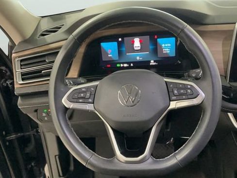 Used 2024 Volkswagen Atlas SE w/ Panoramic Sunroof Package AWD/4WD image 23