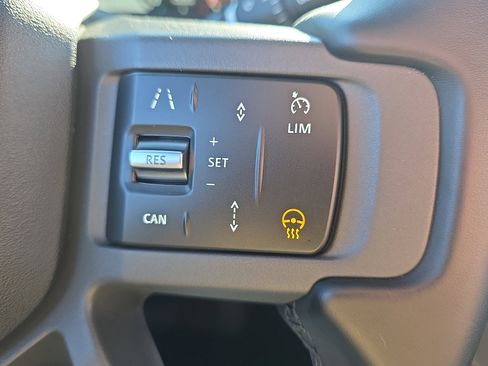 Used 2026 Land Rover Defender 130 X-Dynamic SE AWD/4WD image 36