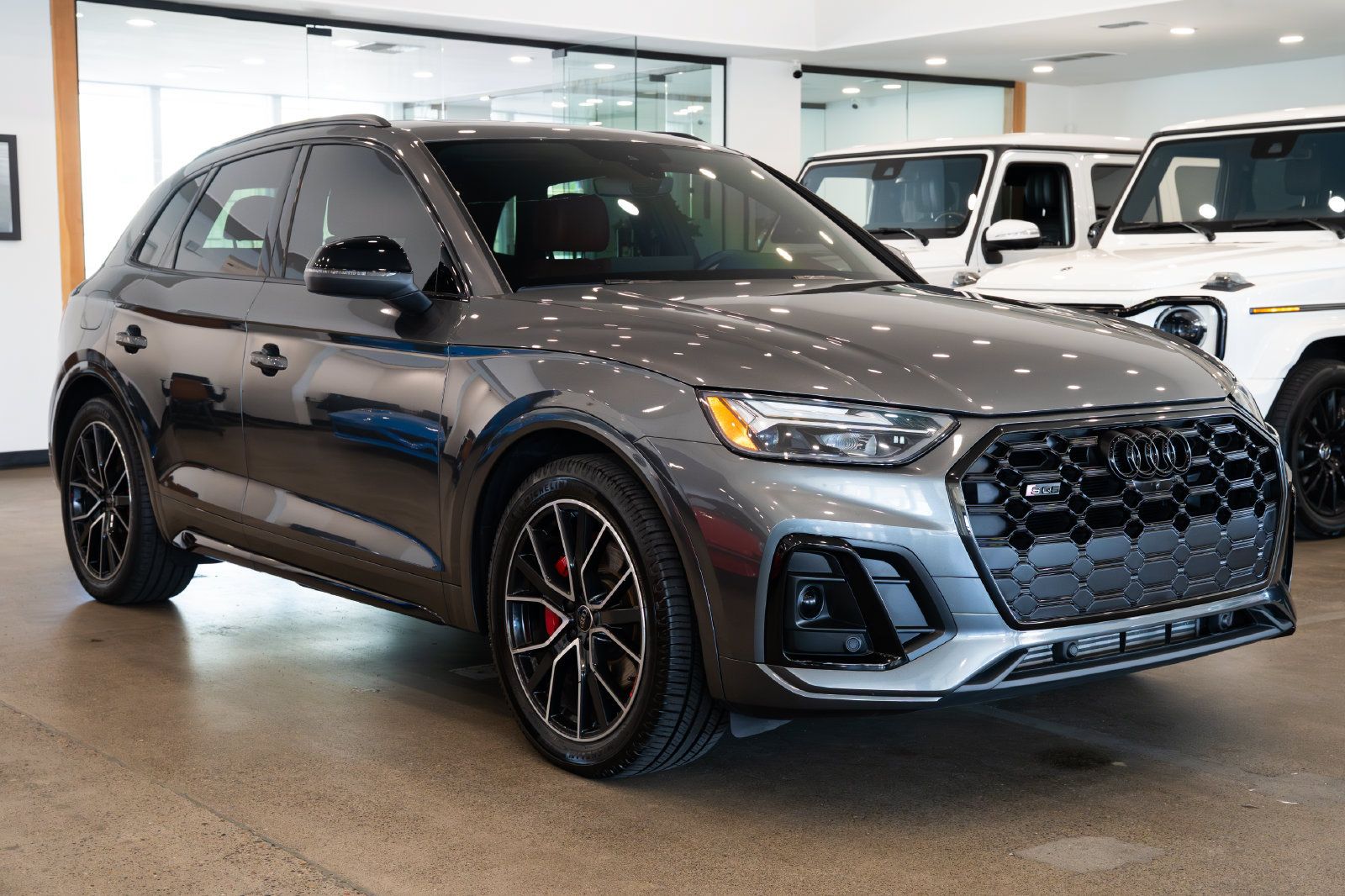 Used 2023 Audi SQ5 Premium Plus w/ Premium Plus Package AWD/4WD image 3
