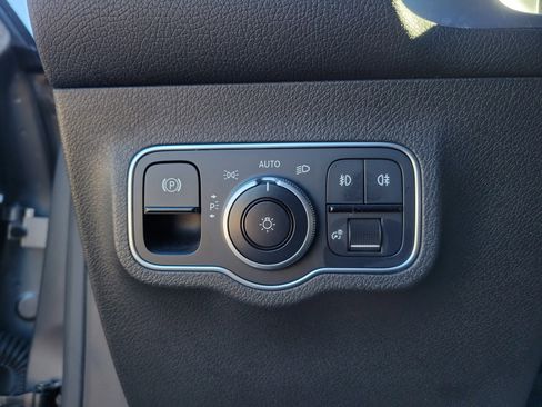 Certified 2021 Mercedes-Benz GLB 250 4MATIC image 25