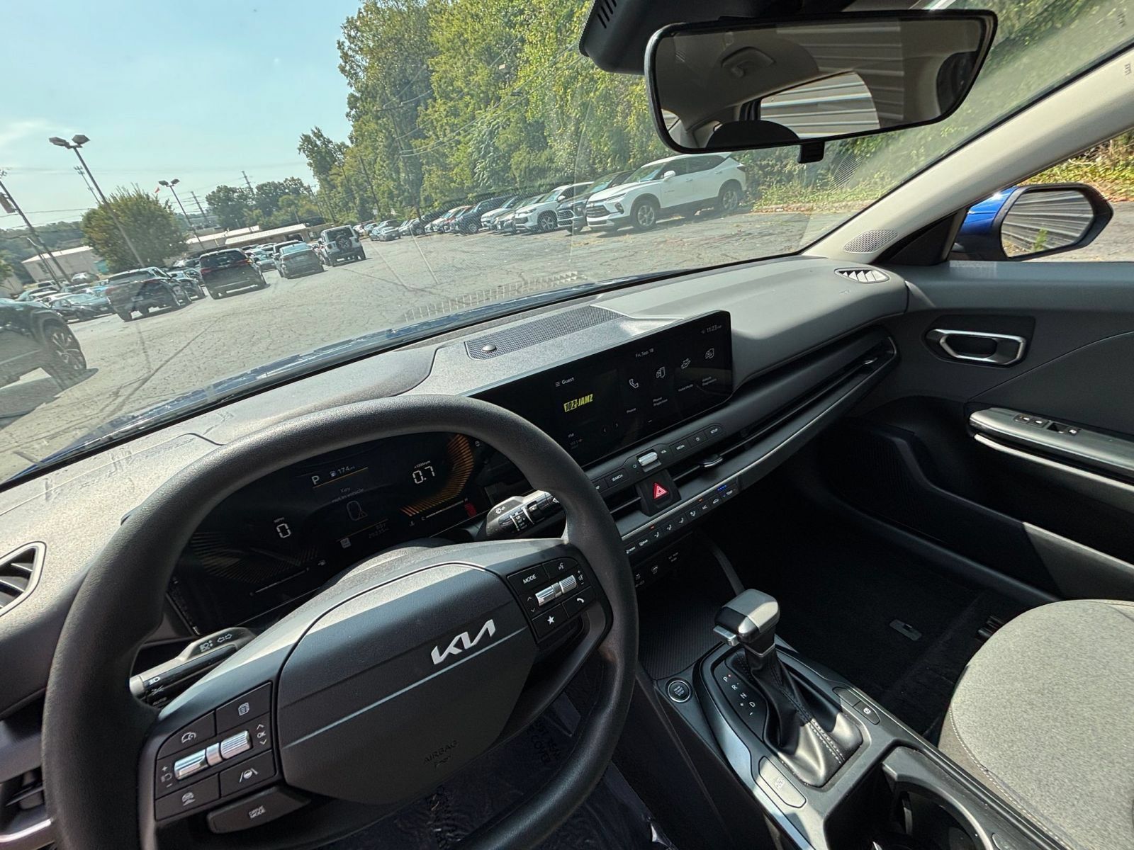 Used 2025 Kia K4 FWD image 28