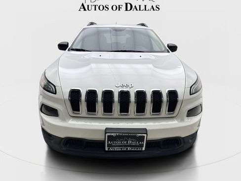 Used 2017 Jeep Cherokee Sport FWD image 3
