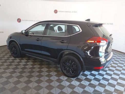 Used 2018 Nissan Rogue S AWD/4WD image 7