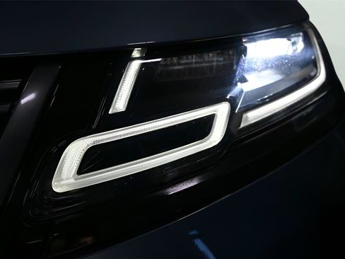 Used 2019 Land Rover Range Rover Velar R-Dynamic SE AWD/4WD image 38
