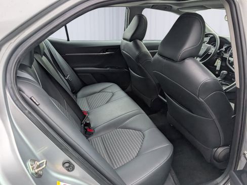 Used 2019 Toyota Camry SE w/ Carpet Mat Package FWD image 9