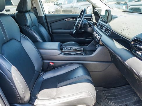 Used 2024 Honda Pilot Touring image 18