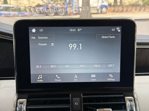 Used 2019 Lincoln Navigator Reserve AWD/4WD image 16