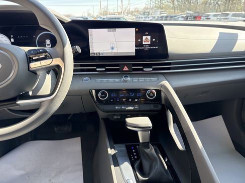Certified 2024 Hyundai Elantra SEL image 34