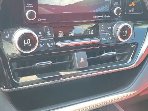 Used 2022 Toyota Highlander XSE image 27