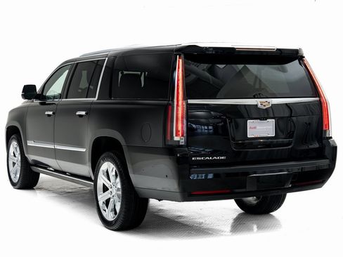 Used 2019 Cadillac Escalade ESV Platinum image 35