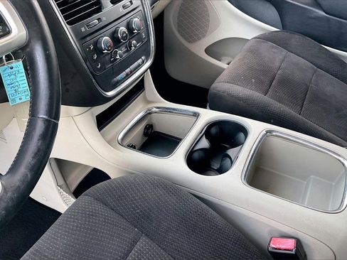 Used 2013 Dodge Grand Caravan SXT w/ UConnect Hands-Free Group image 14