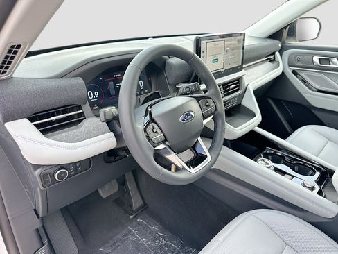 New 2026 Ford Explorer Platinum w/ LUX Leather Package AWD/4WD image 6