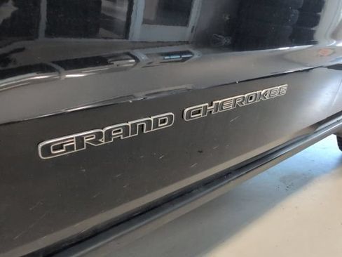 Used 2018 Jeep Grand Cherokee Laredo AWD/4WD image 10