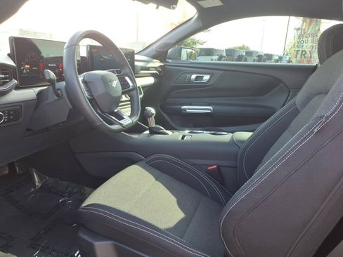 Used 2025 Ford Mustang Coupe RWD image 10