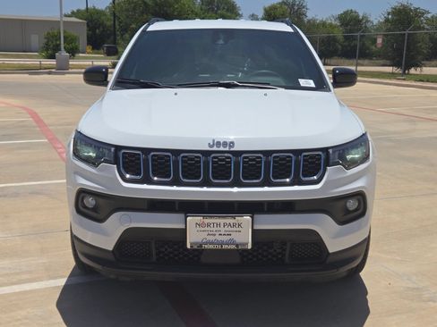 Used 2024 Jeep Compass Latitude AWD/4WD image 8
