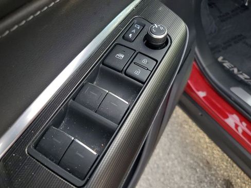 Used 2021 Toyota Venza XLE image 24