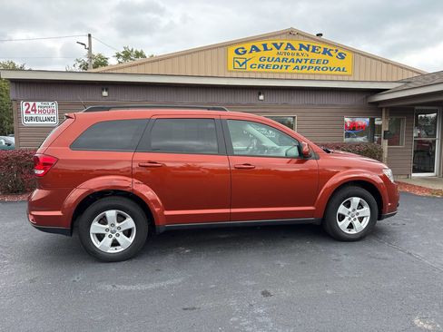 Used 2012 Dodge Journey SXT image 4