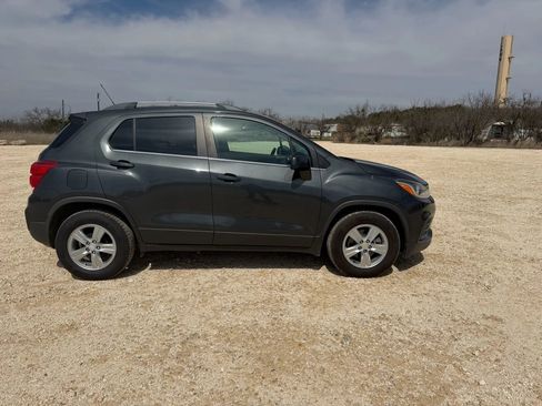 Used 2017 Chevrolet Trax LT image 3