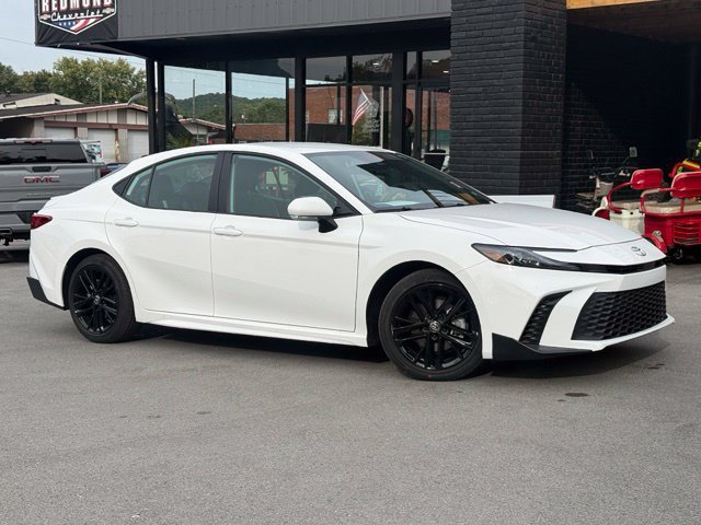 Used 2026 Toyota Camry SE FWD image 1