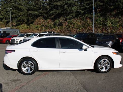 Used 2019 Toyota Camry LE image 2