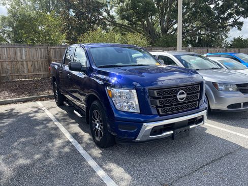 Used 2024 Nissan Titan SV w/ SV Convenience Package RWD image 2