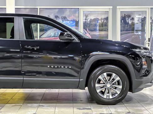 Used 2025 Chevrolet Equinox LT FWD image 35