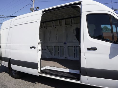 Used 2021 Mercedes-Benz Sprinter 2500 w/ Driver Convenience Package image 15