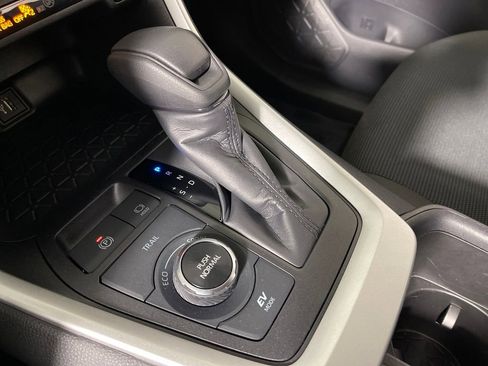 Certified 2025 Toyota RAV4 LE image 22