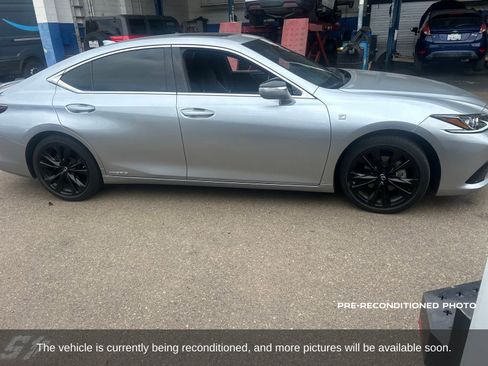 Used 2022 Lexus ES 300h F Sport w/ Accessory Package 2 FWD image 4