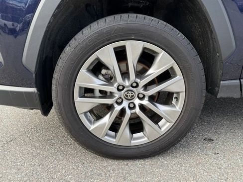 Used 2023 Toyota RAV4 XLE Premium image 10