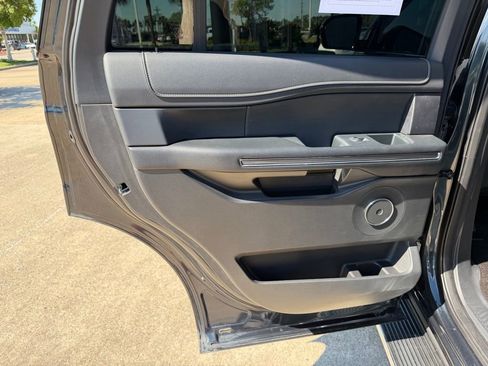 Used 2022 Ford Expedition XLT RWD image 15