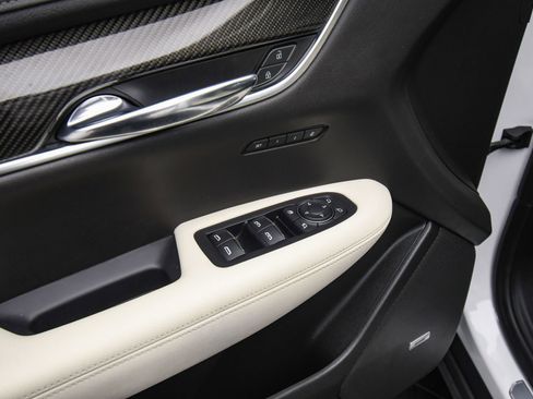 Used 2021 Cadillac XT6 Sport image 46