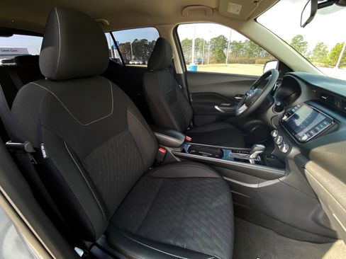 Used 2023 Nissan Kicks SV image 13