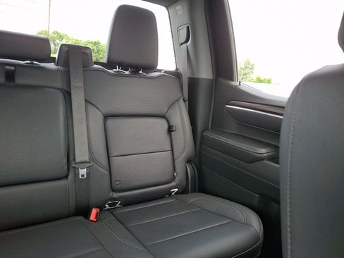 Used 2025 GMC Sierra 1500 SLT AWD/4WD image 16