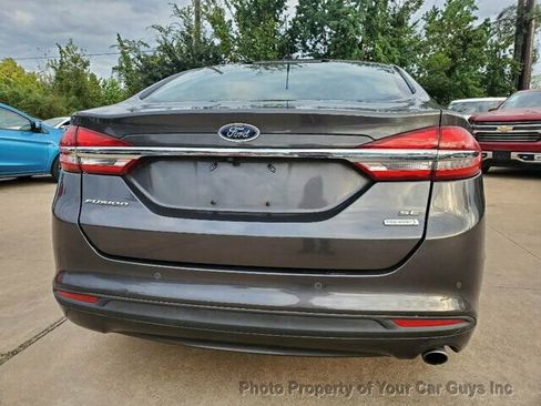 Used 2018 Ford Fusion SE w/ Fusion SE Technology Package image 16