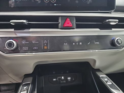 Used 2025 Kia Sorento S w/ Panoramic Sunroof Package FWD image 21