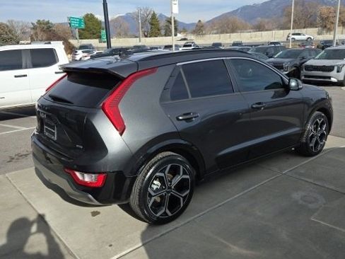 Used 2023 Kia Niro EX Touring image 4
