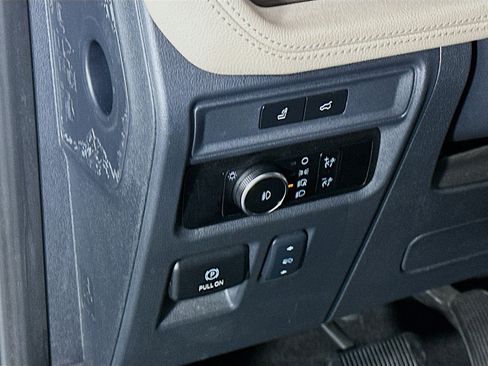 Used 2024 Ford Expedition Limited image 17