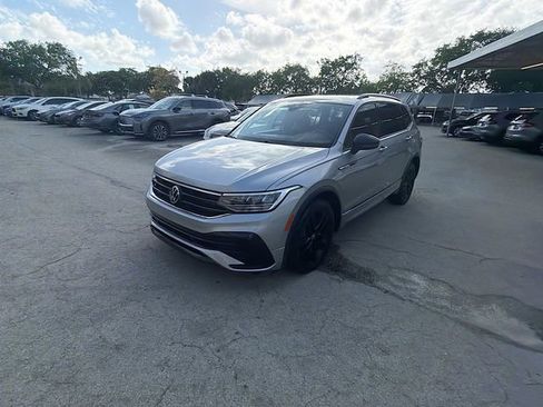 Used 2022 Volkswagen Tiguan SE R-Line FWD image 3