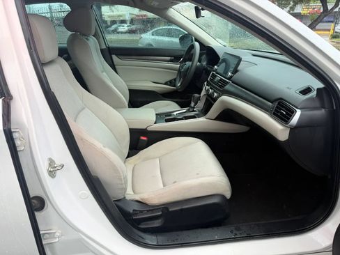 Used 2018 Honda Accord LX image 10