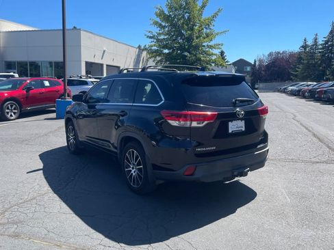 Used 2018 Toyota Highlander SE AWD/4WD image 3