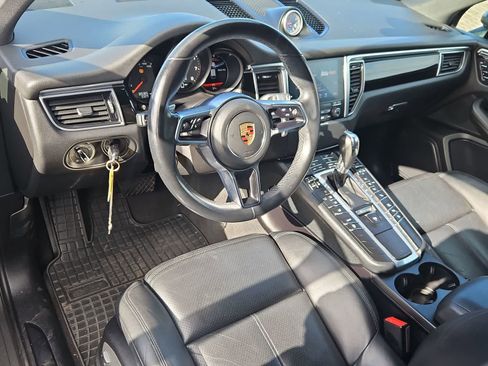 Used 2018 Porsche Macan AWD/4WD image 2
