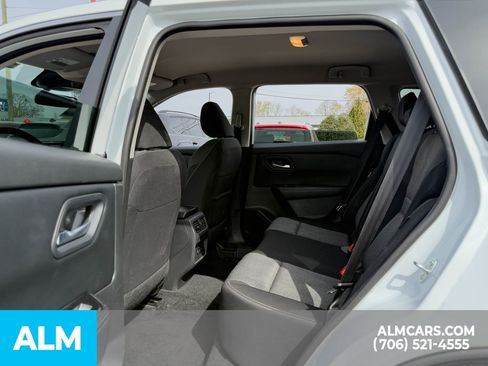 Used 2025 Nissan Rogue SV FWD image 10