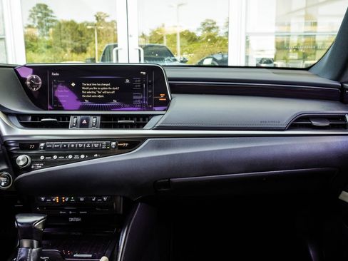 Used 2021 Lexus ES 350 Ultra Luxury w/ Accessory Package FWD image 18