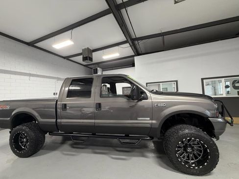 Used 2004 Ford F250 Lariat image 4