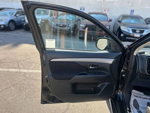 Used 2017 Mitsubishi Outlander ES image 20