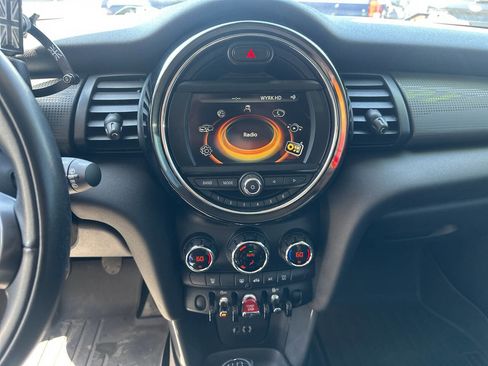 Used 2018 MINI Cooper 2-Door Hardtop image 25