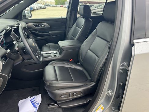 Used 2023 Chevrolet Traverse LT FWD image 12
