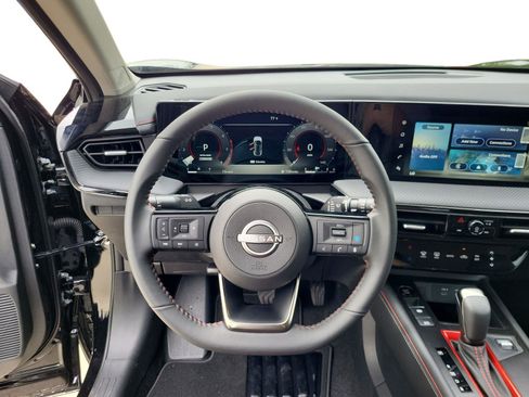 New 2025 Nissan Kicks SR image 17